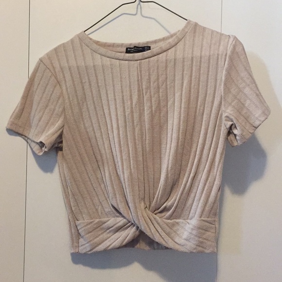 Rosie? 🎁ASOS | Bershka twist front crop top w/ cap sleeves - Picture 5 of 17